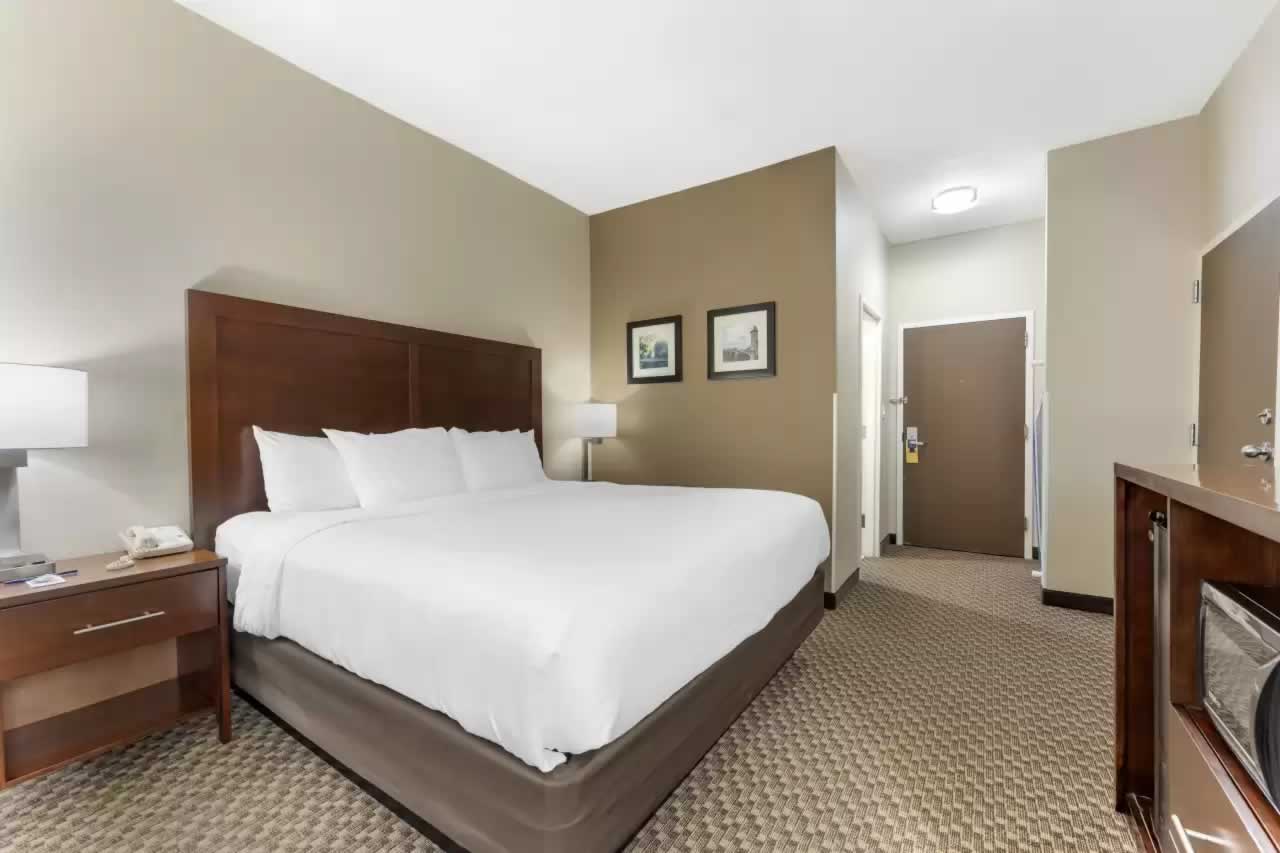 Comfort Inn & Suites Room